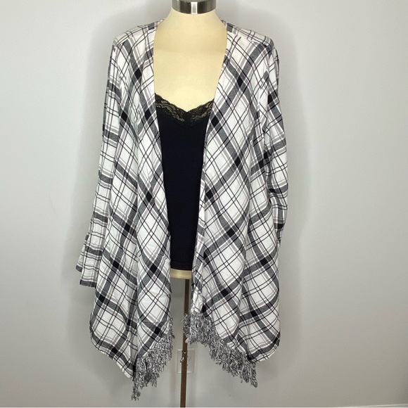 Torrid Black White Gray Wrap Cardigan - Picture 3 of 16